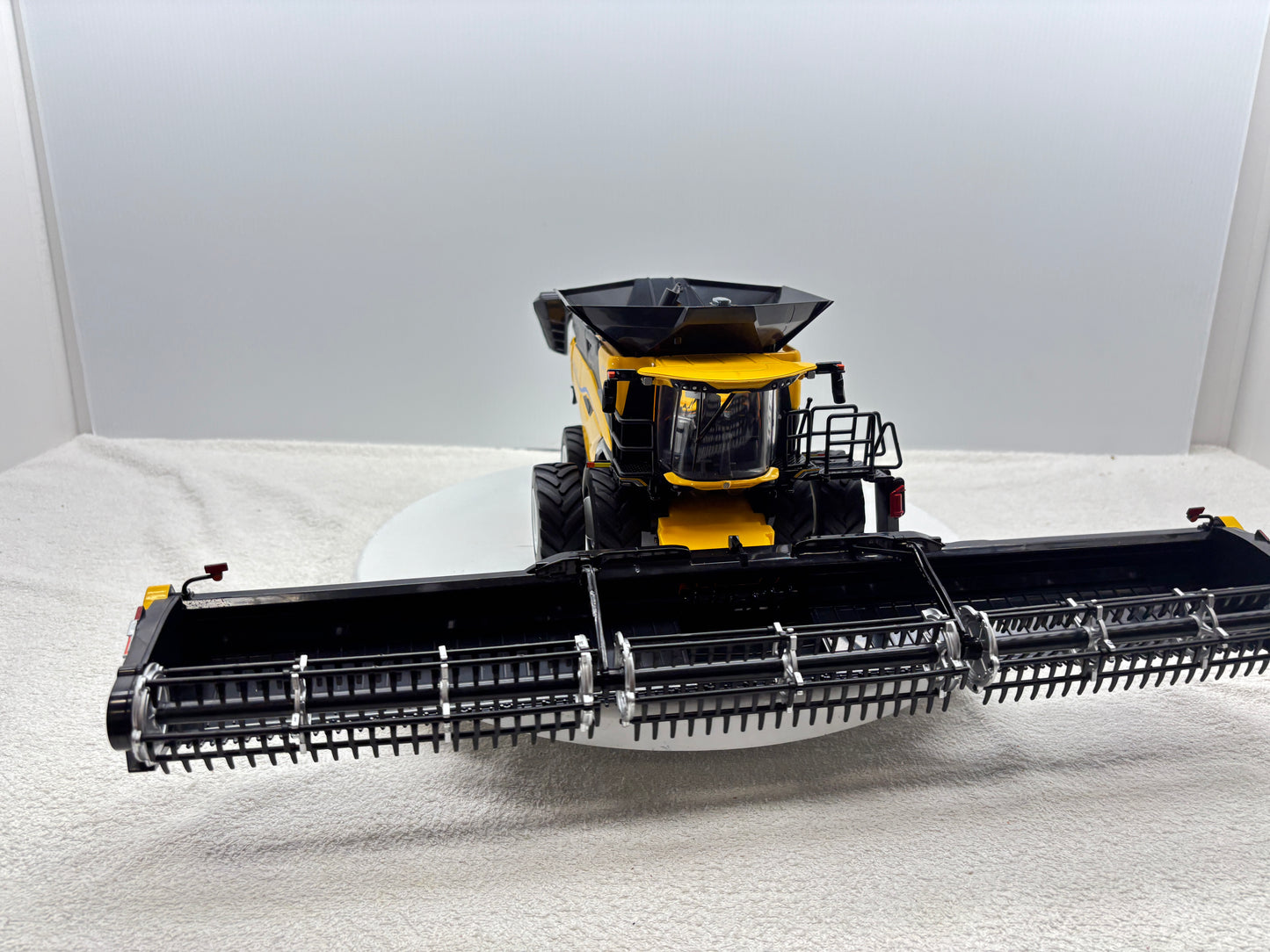 1/32 New Holland CR11 Duals