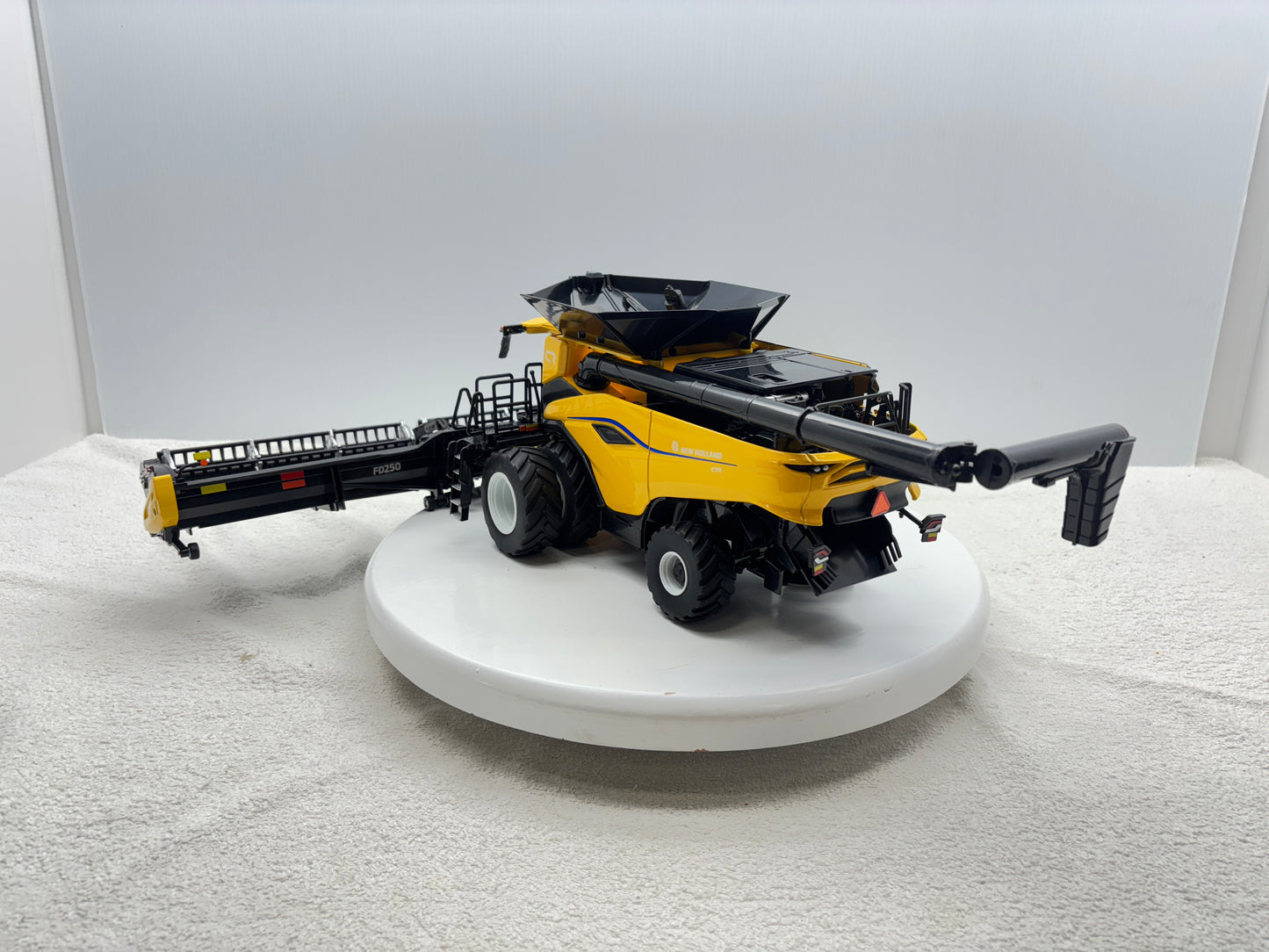 1/32 New Holland CR11 Duals