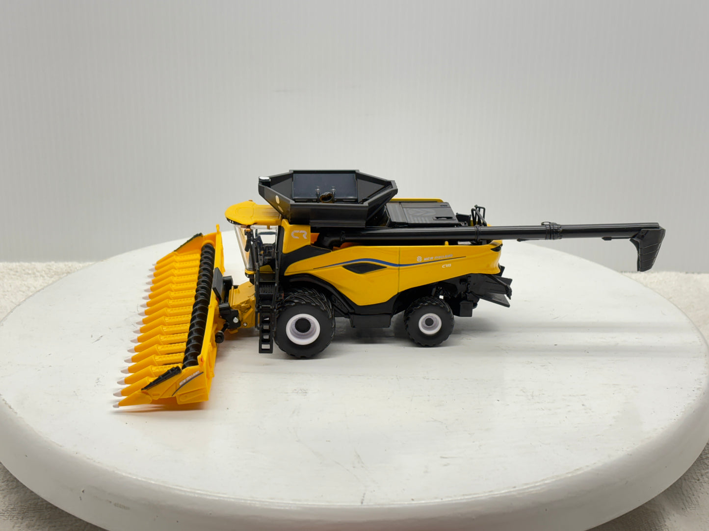 1/64 New Holland CR11 Prestige
