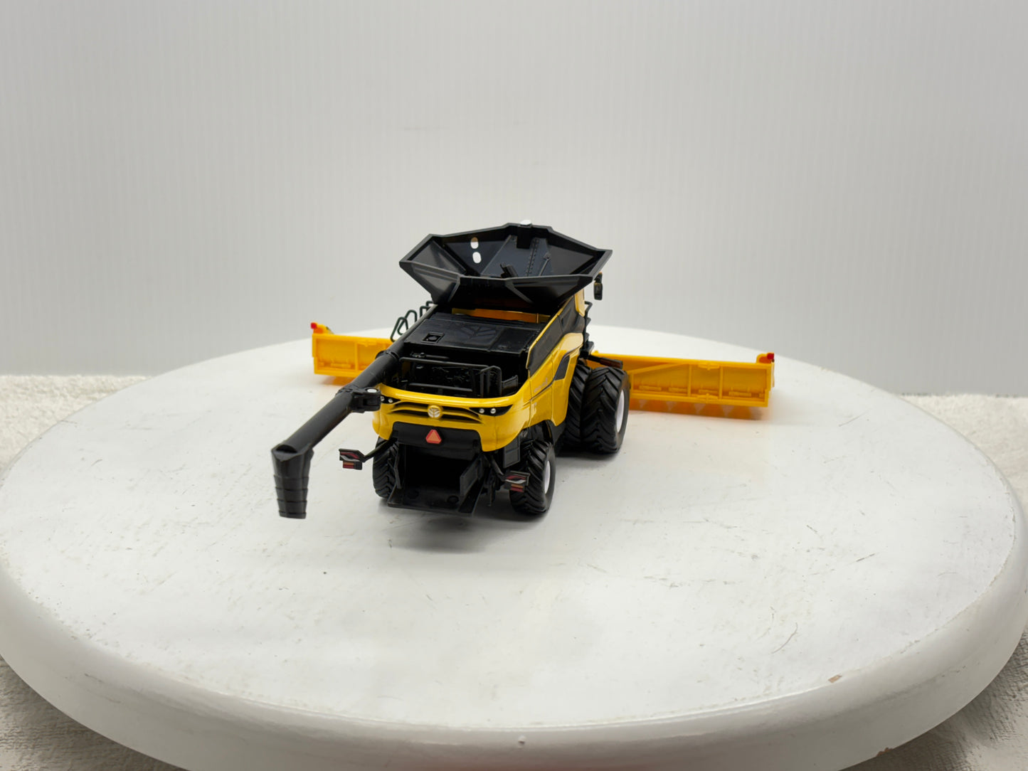 1/64 New Holland CR11 Prestige