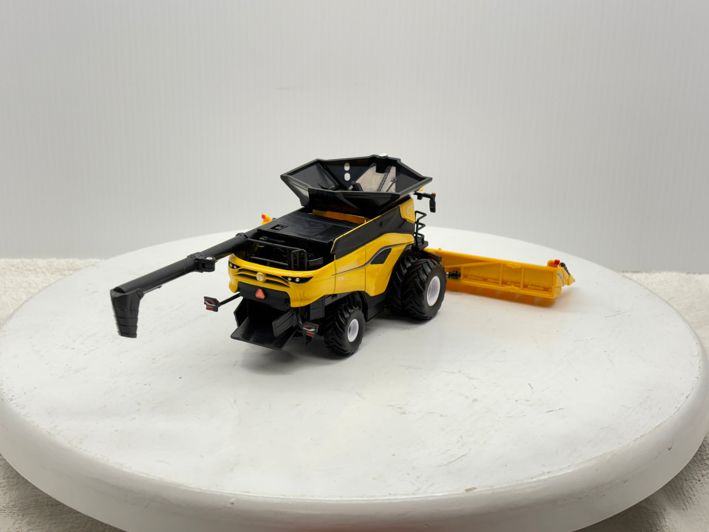 1/64 New Holland CR11 Prestige