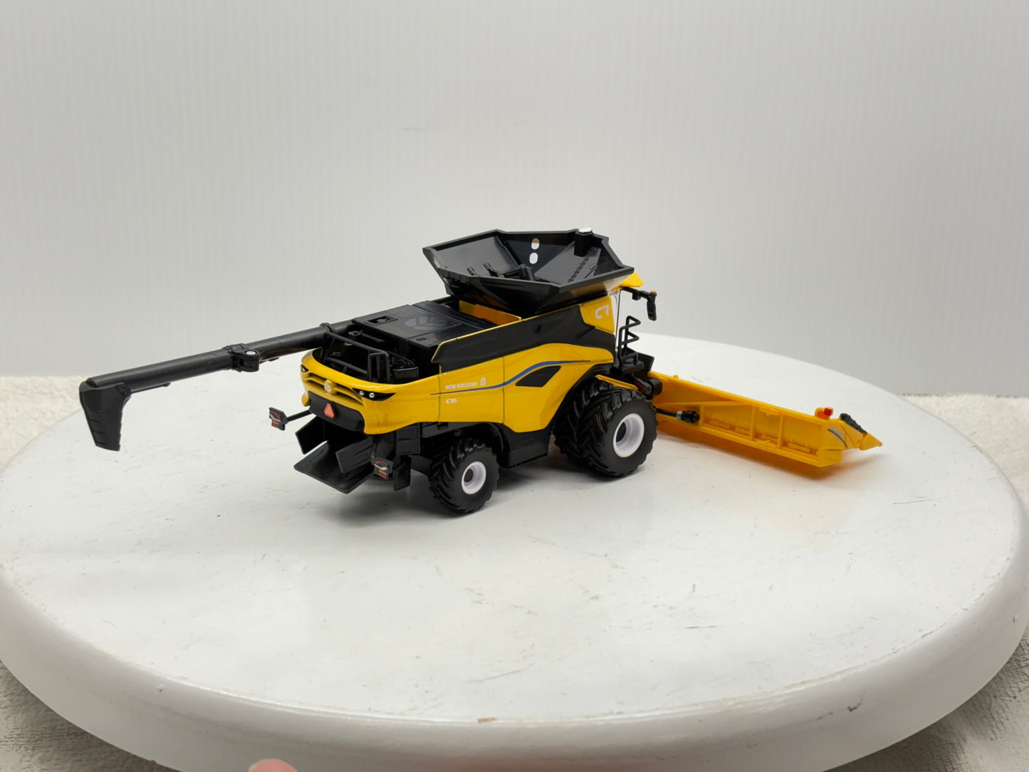 1/64 New Holland CR11 Prestige