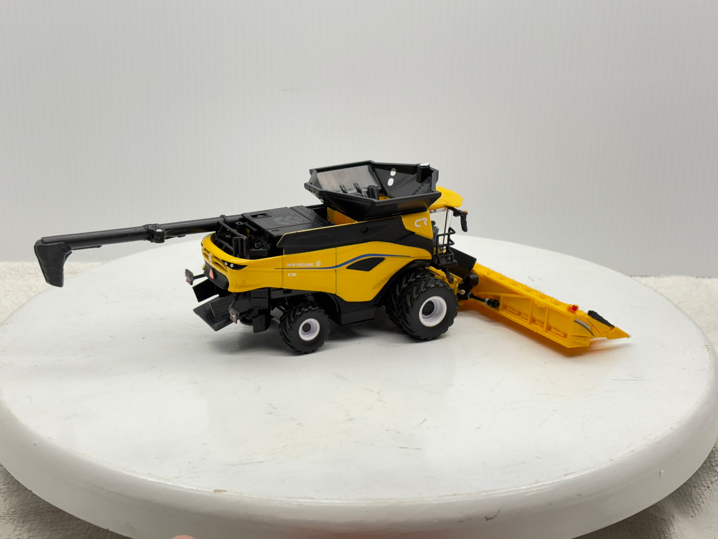 1/64 New Holland CR11 Prestige