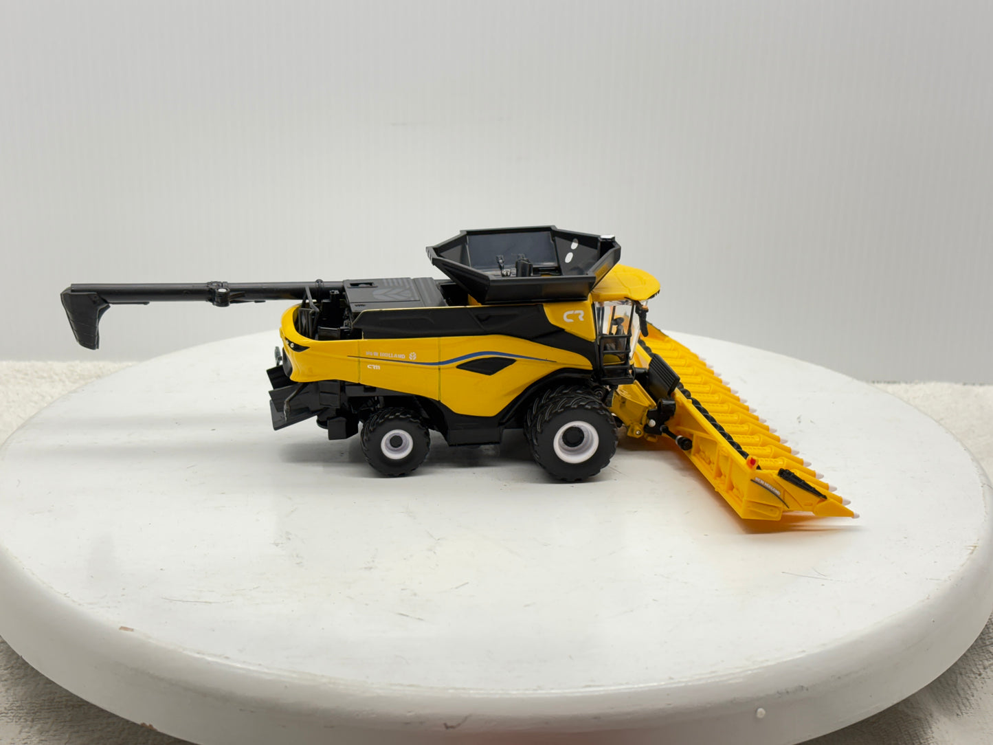 1/64 New Holland CR11 Prestige