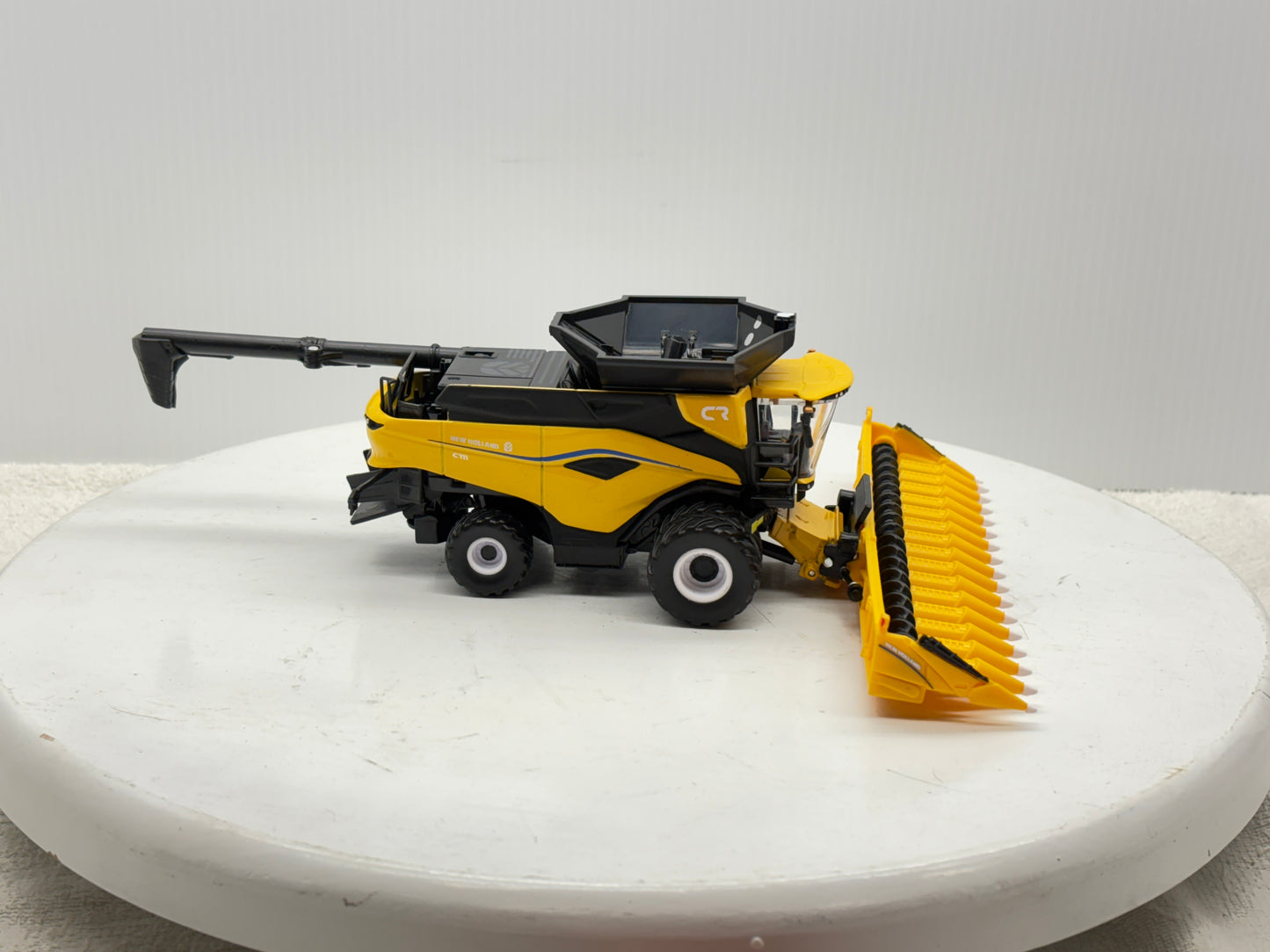 1/64 New Holland CR11 Prestige