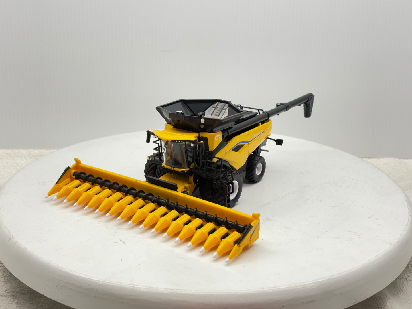 1/64 New Holland CR11 Prestige