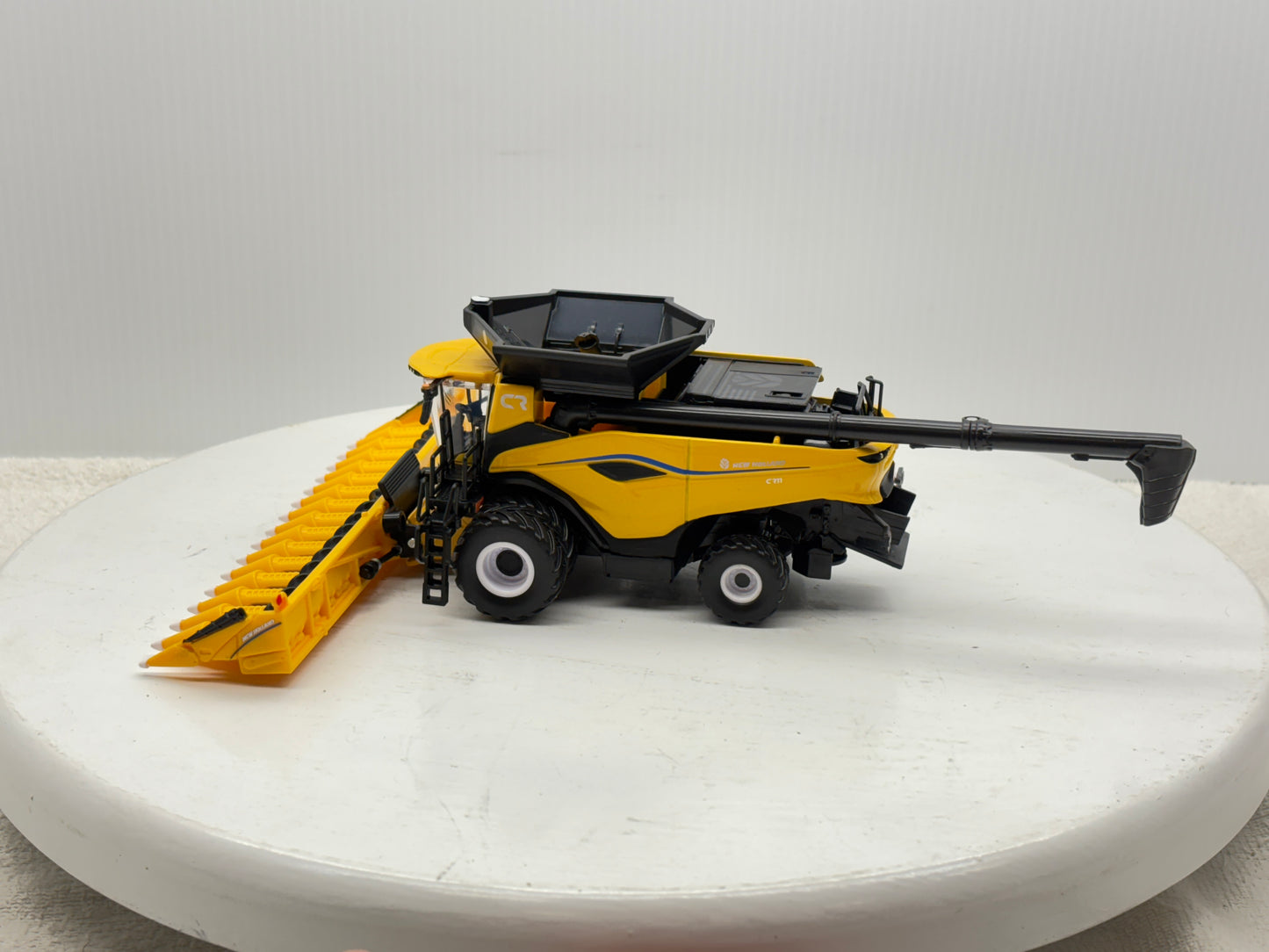 1/64 New Holland CR11 Prestige