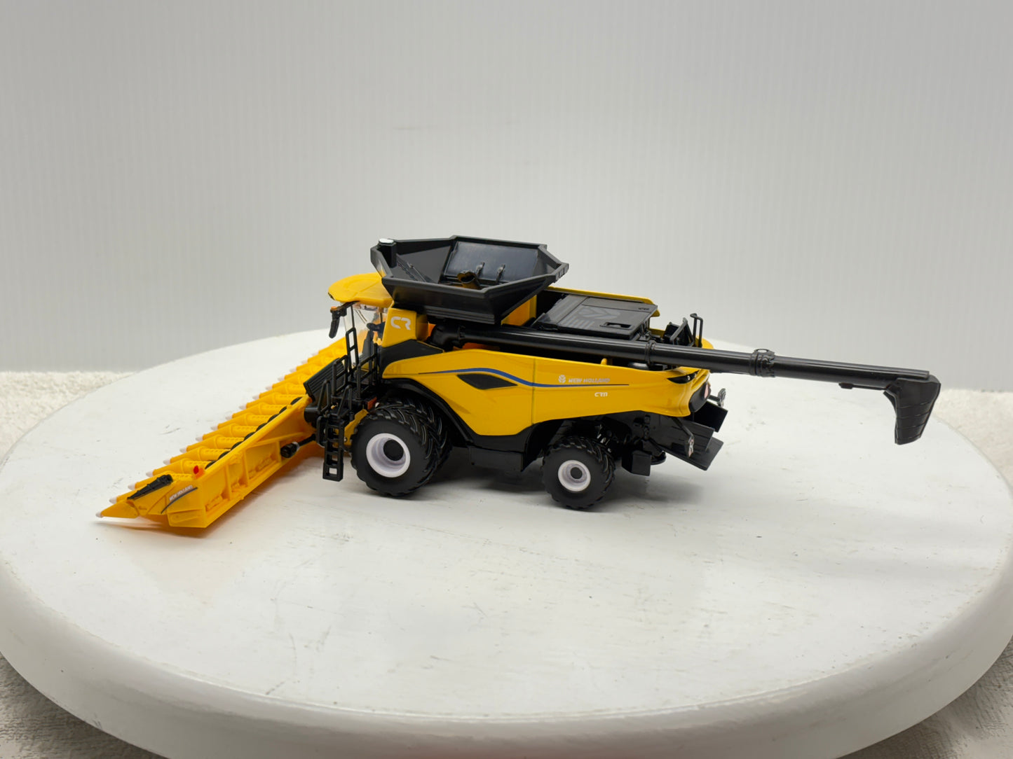 1/64 New Holland CR11 Prestige