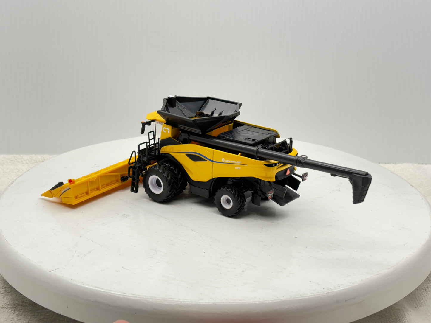 1/64 New Holland CR11 Prestige