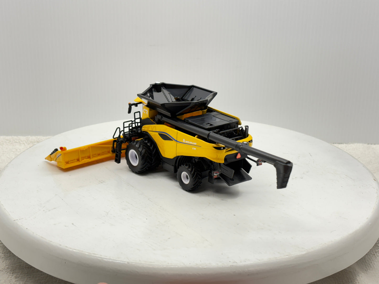 1/64 New Holland CR11 Prestige