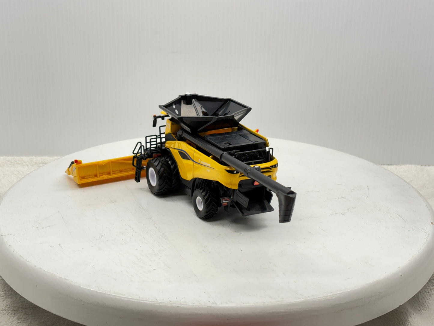 1/64 New Holland CR11 Prestige