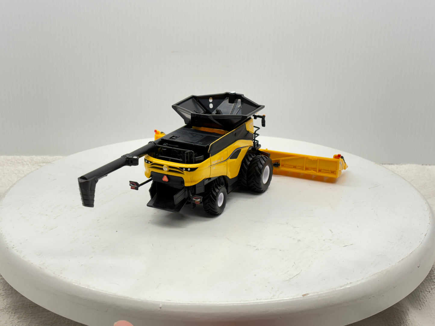 1/64 New Holland CR11 Prestige