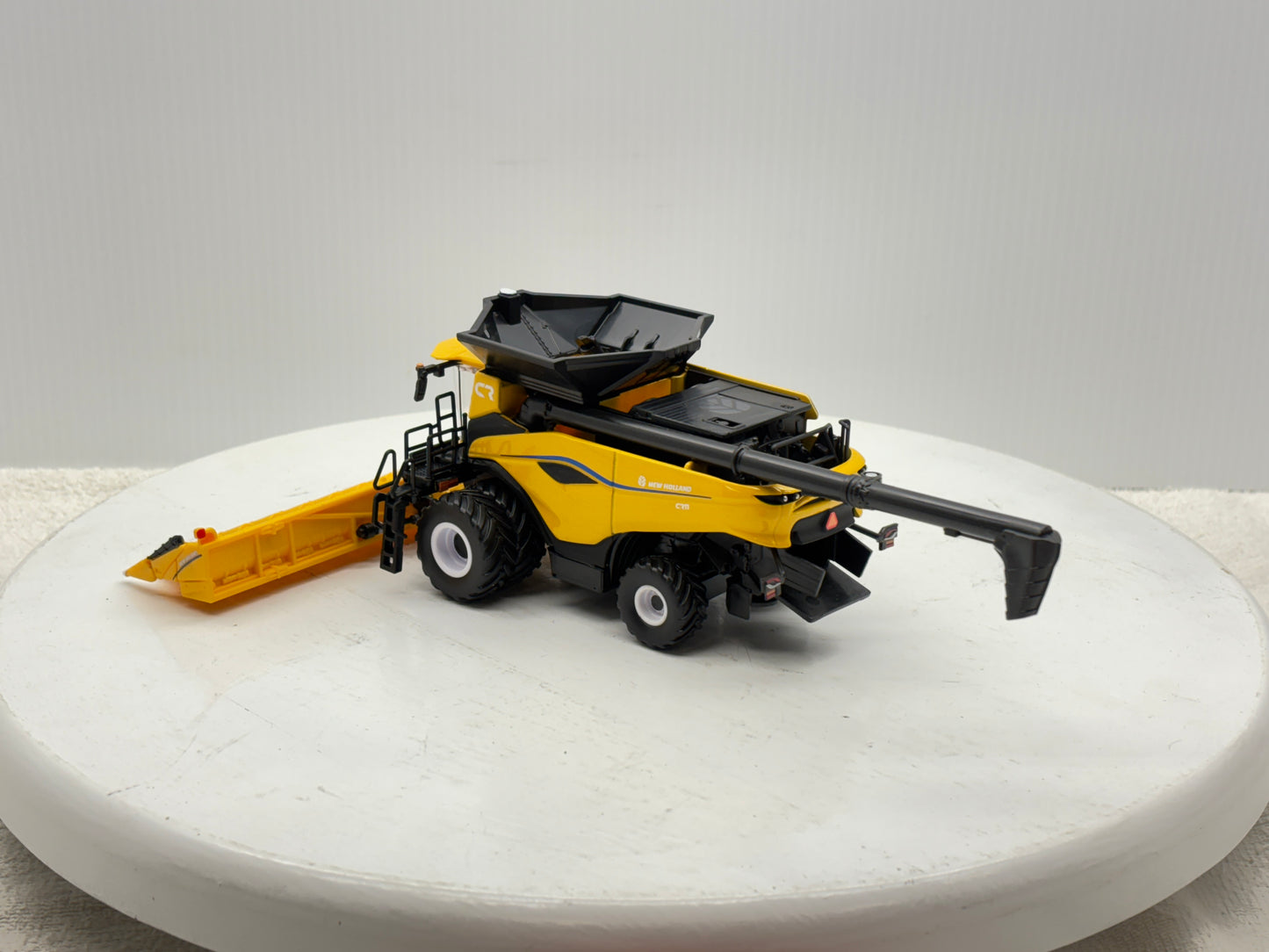 1/64 New Holland CR11 Prestige