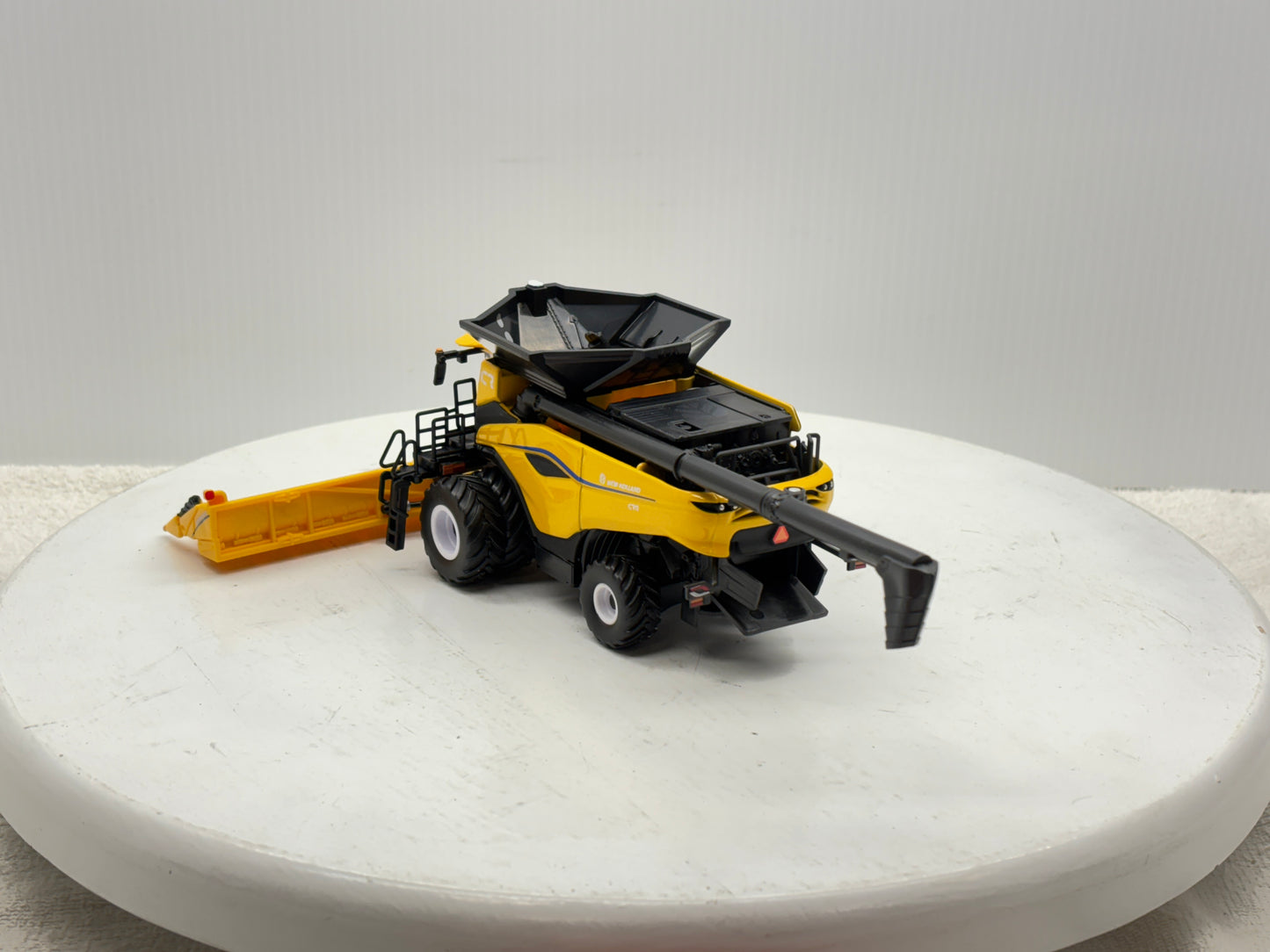1/64 New Holland CR11 Prestige