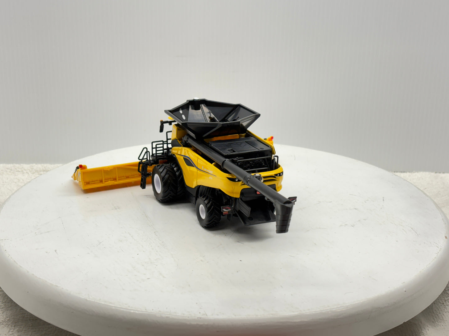 1/64 New Holland CR11 Prestige