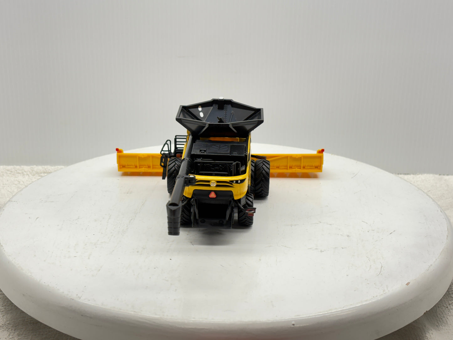 1/64 New Holland CR11 Prestige