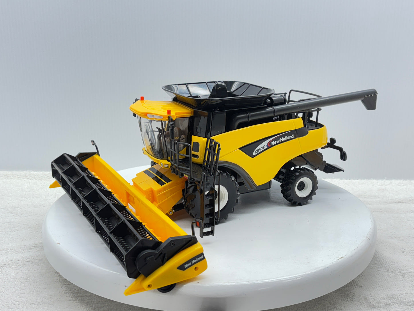 1/16 New Holland CR9060