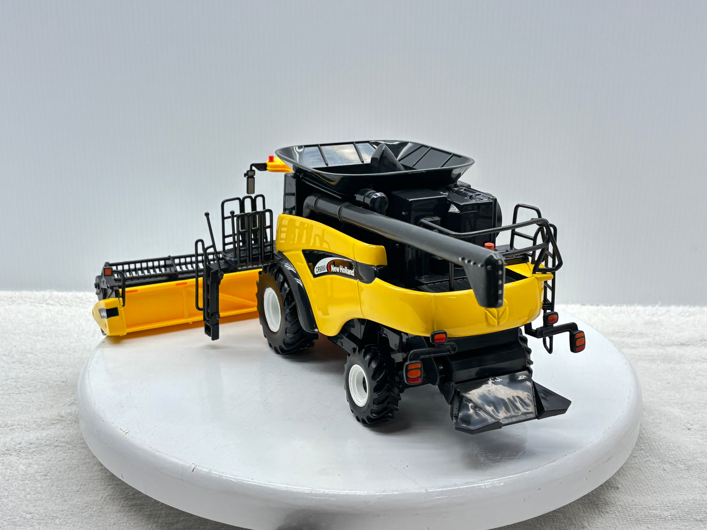 1/16 New Holland CR9060