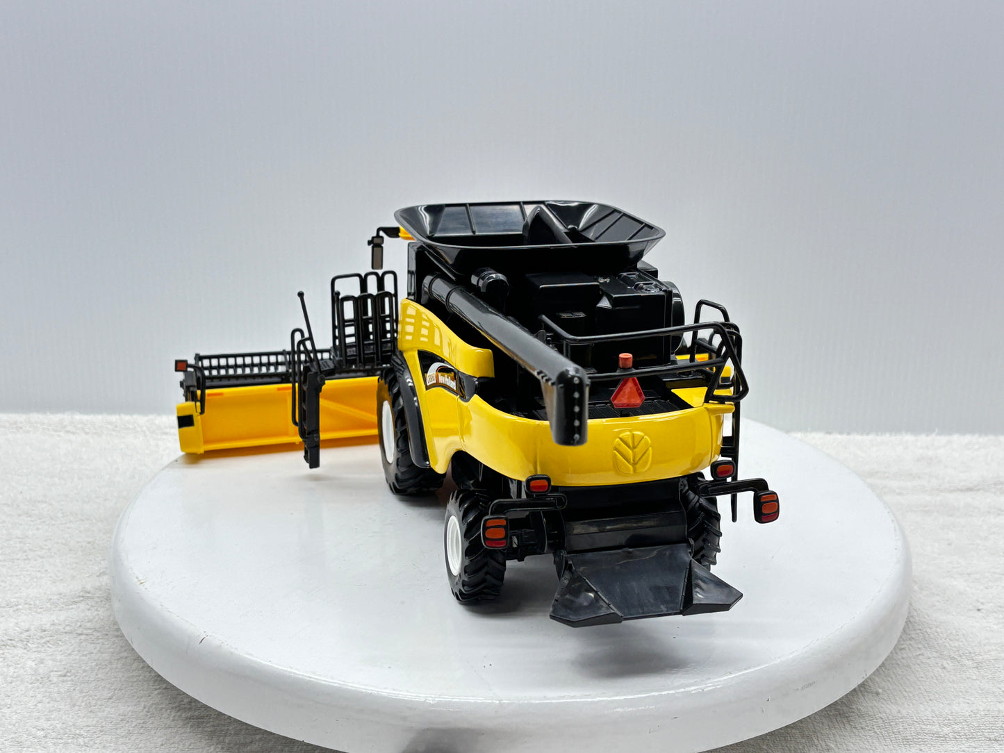 1/16 New Holland CR9060