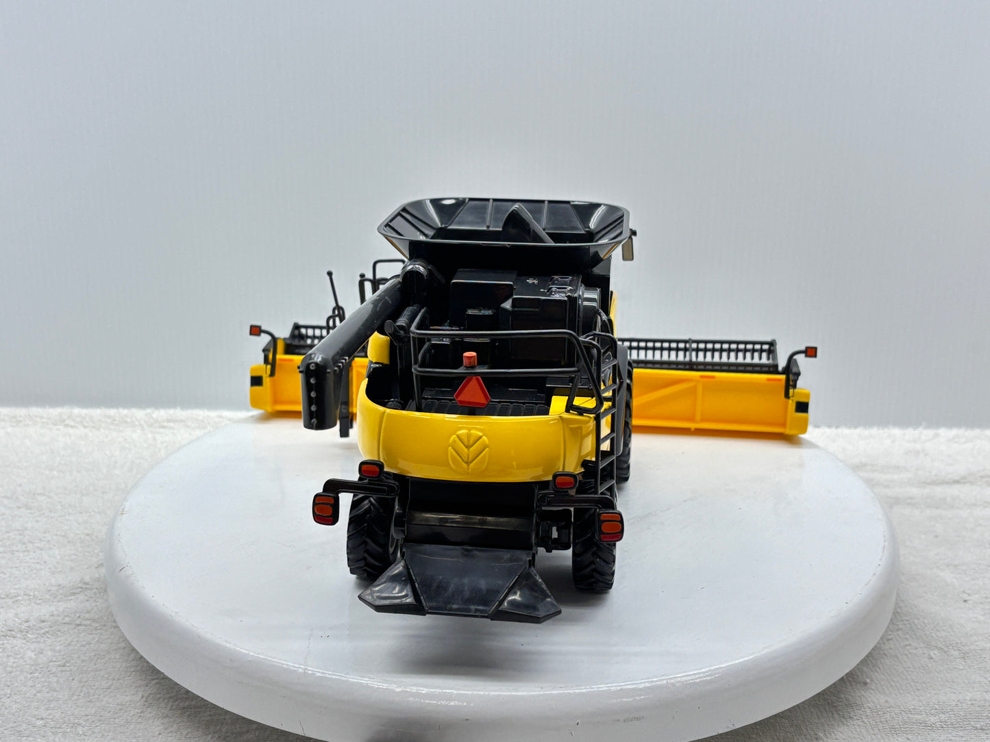 1/16 New Holland CR9060