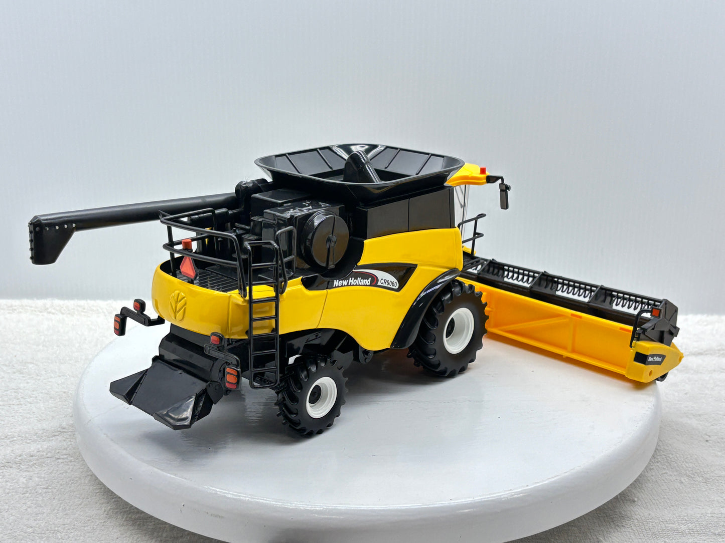 1/16 New Holland CR9060