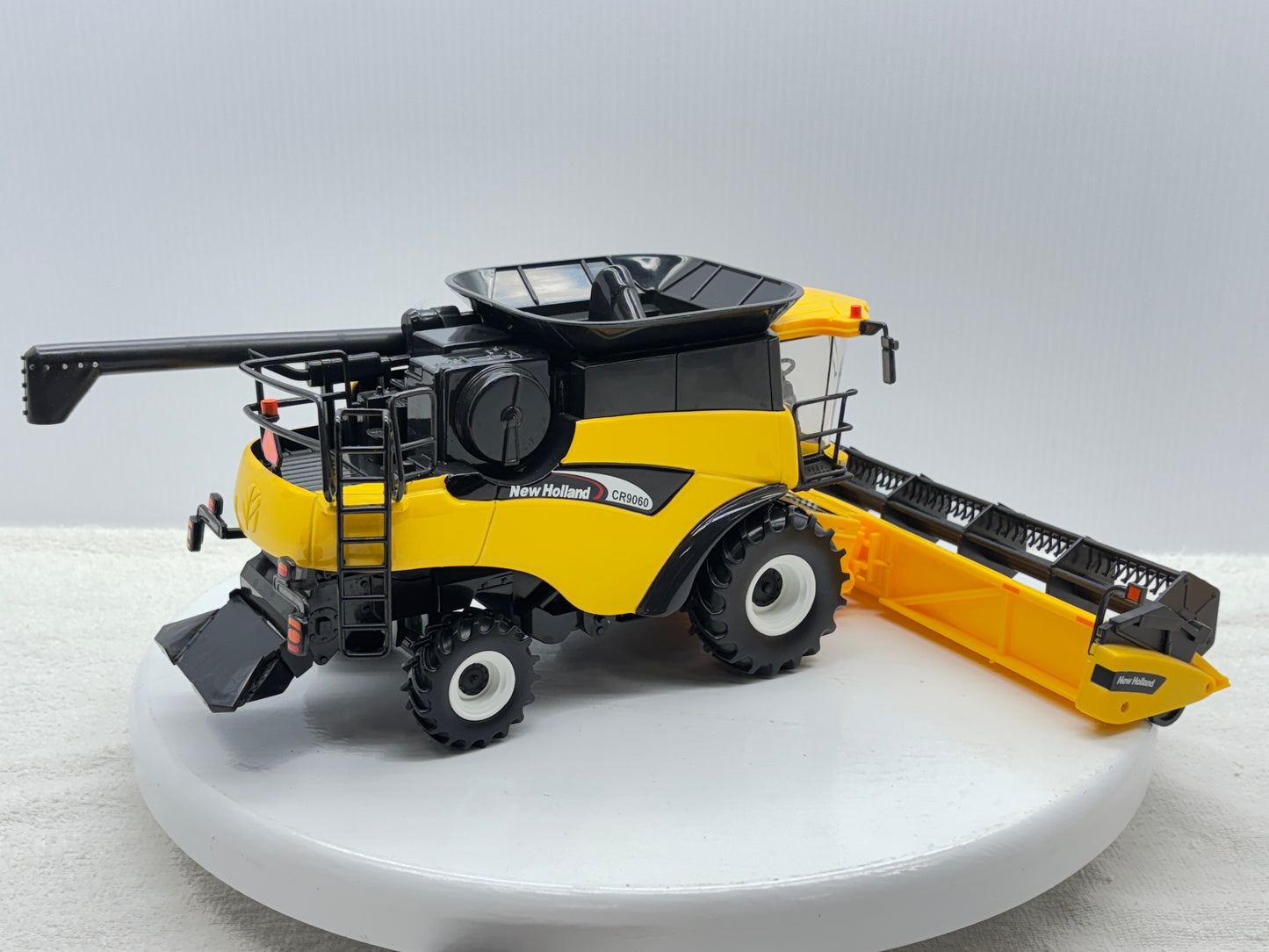 1/16 New Holland CR9060