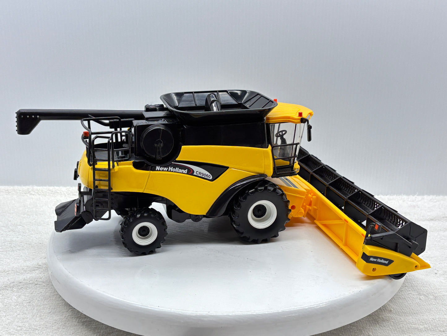 1/16 New Holland CR9060