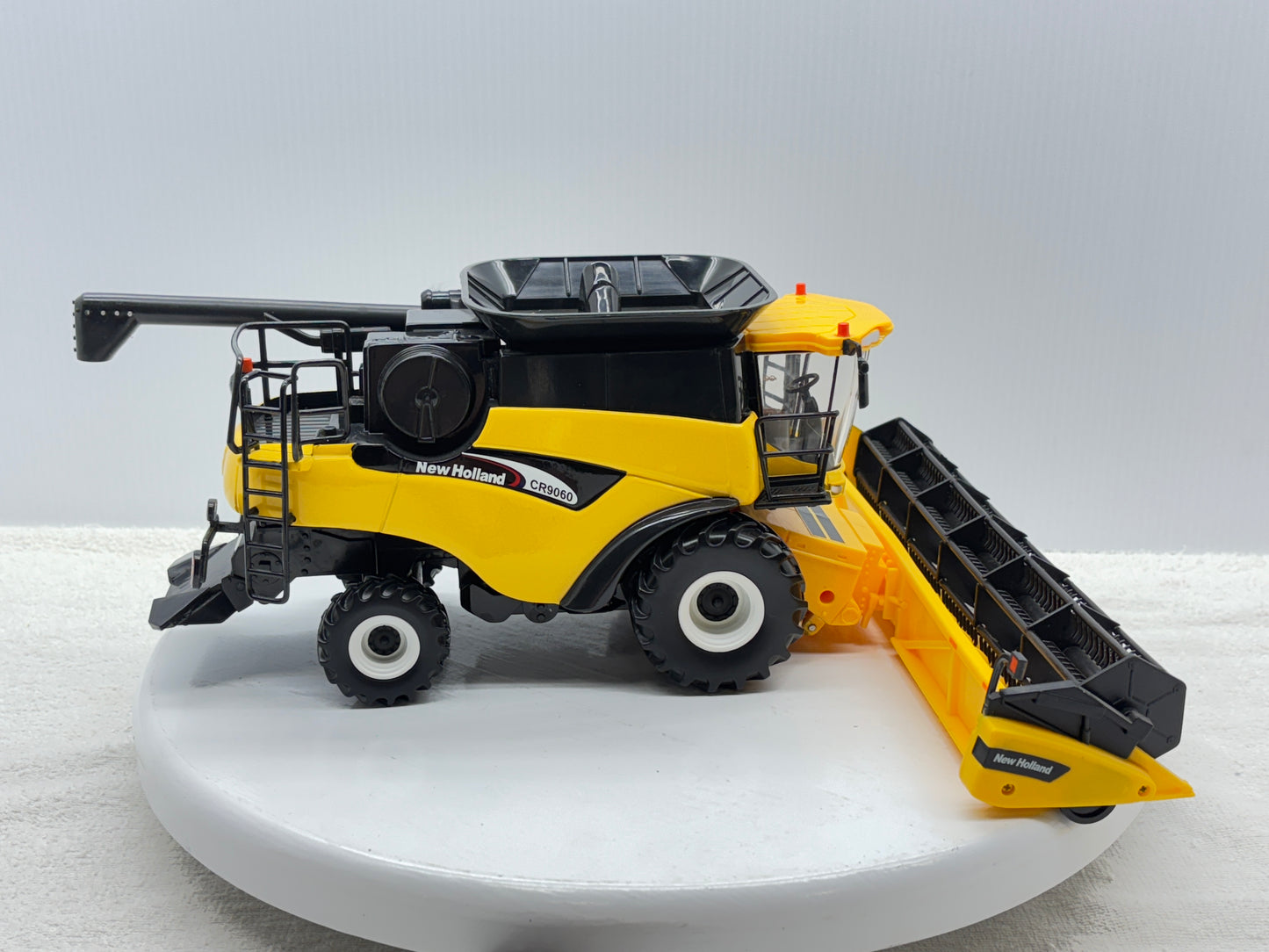 1/16 New Holland CR9060
