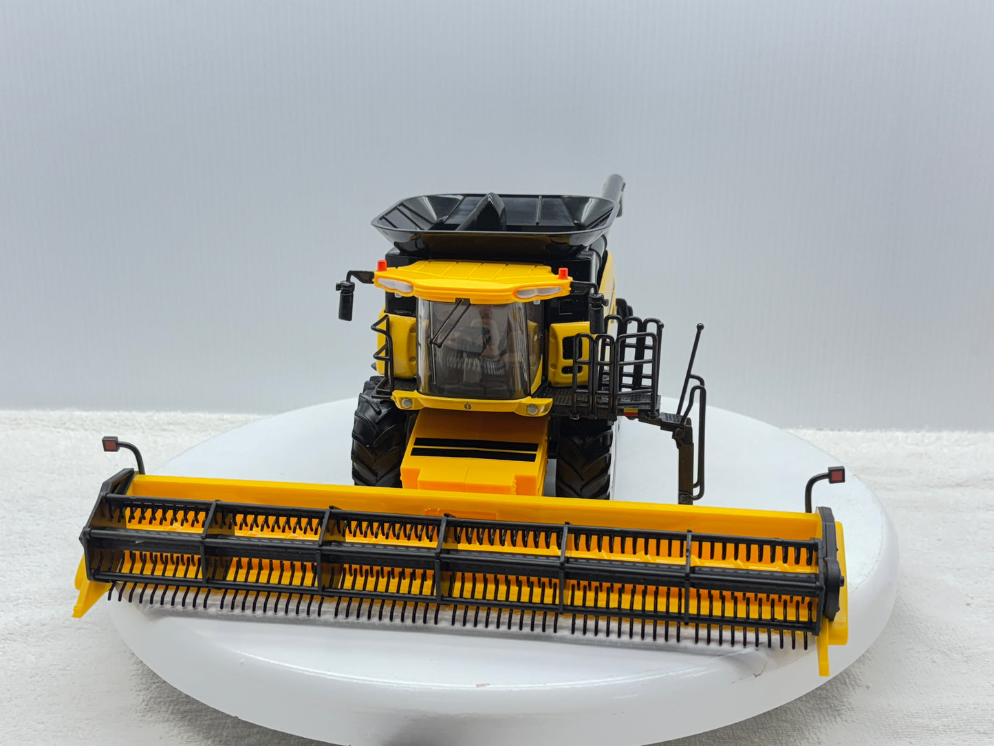 1/16 New Holland CR9060