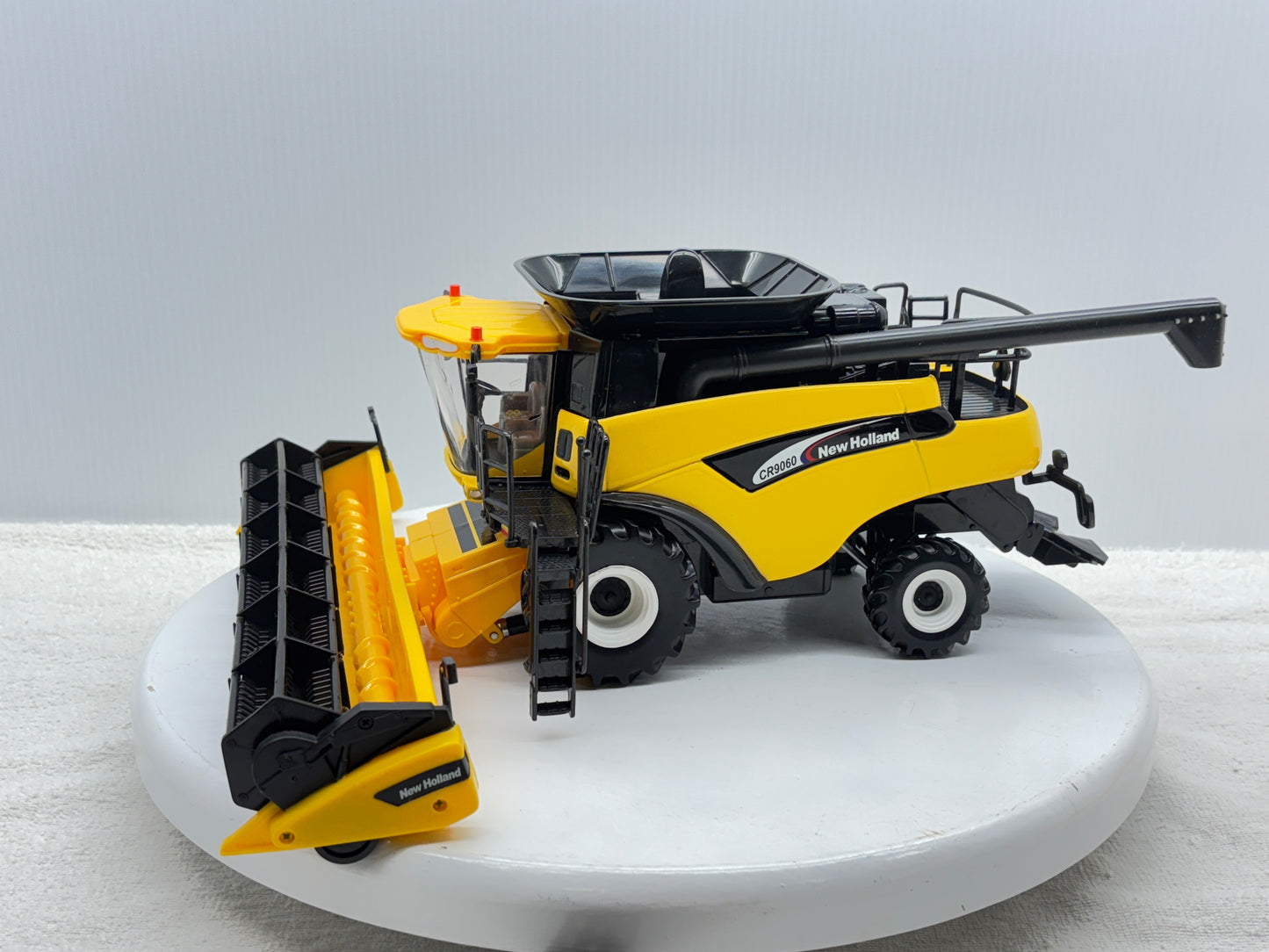 1/16 New Holland CR9060