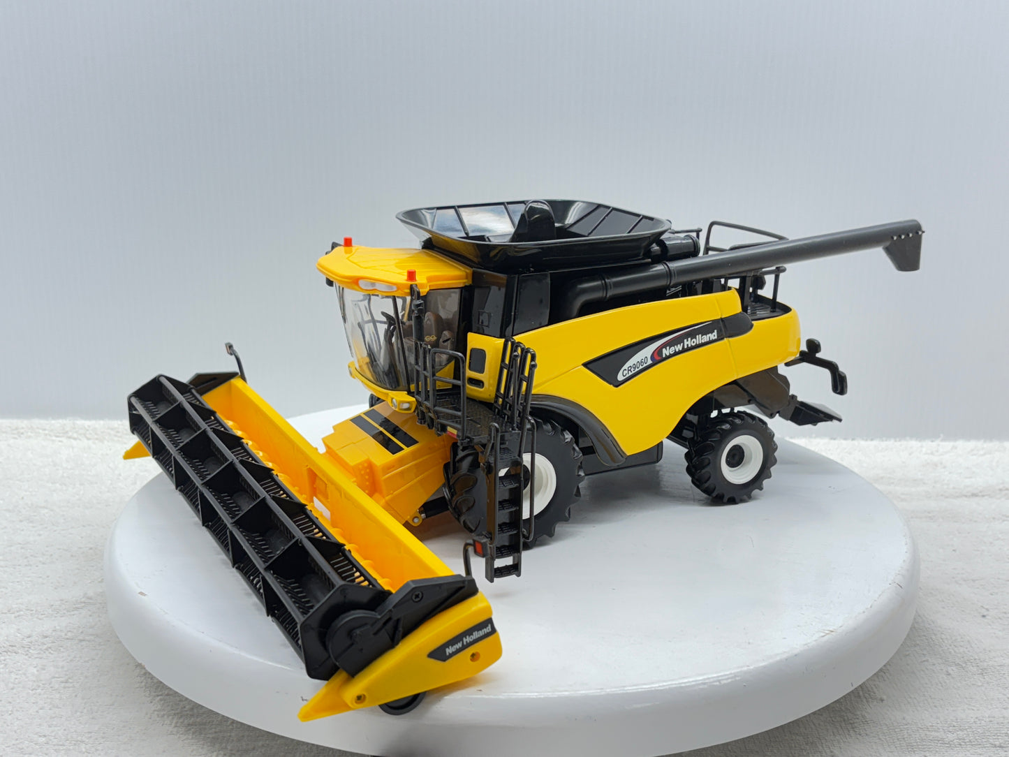 1/16 New Holland CR9060