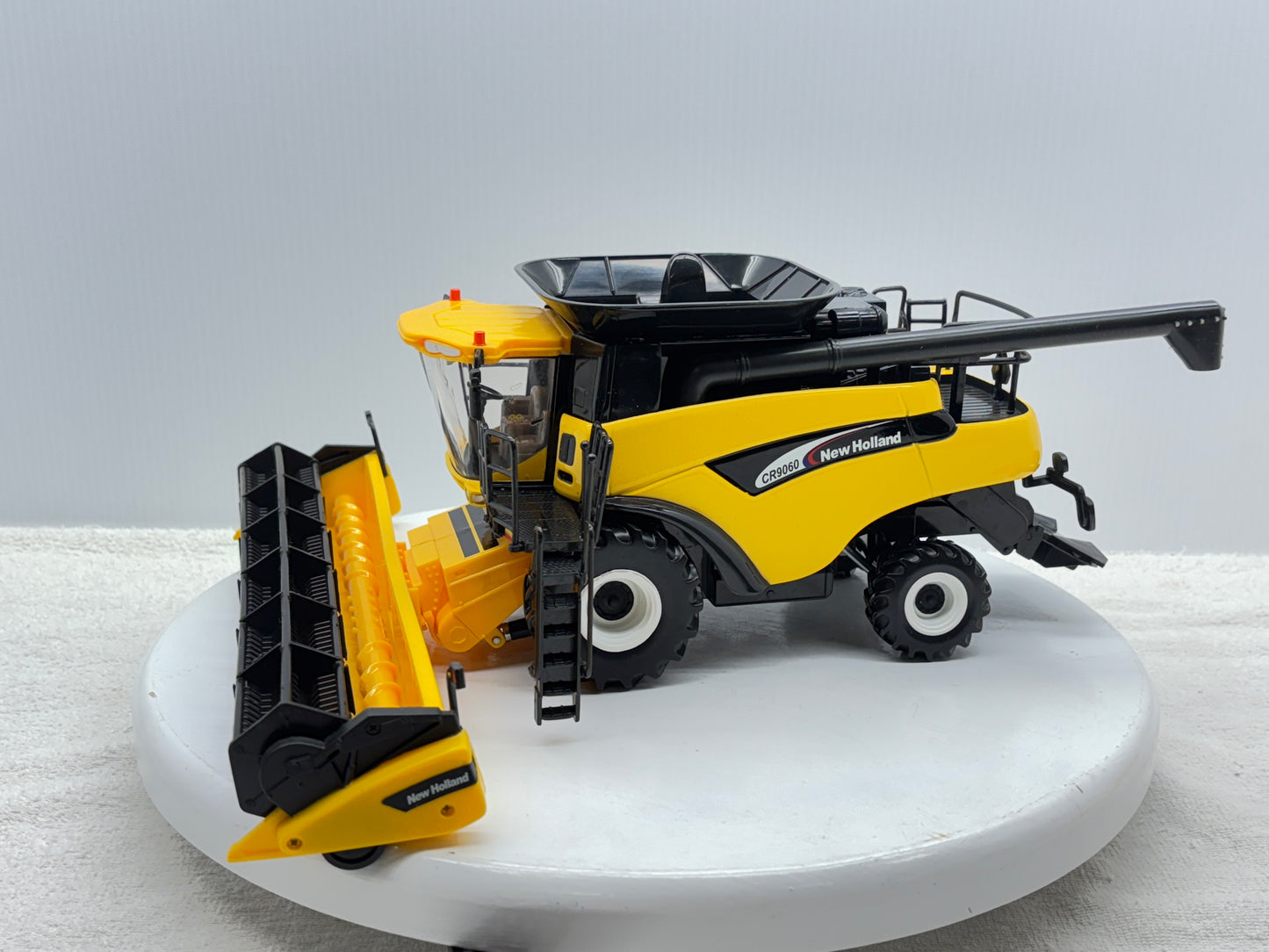 1/16 New Holland CR9060