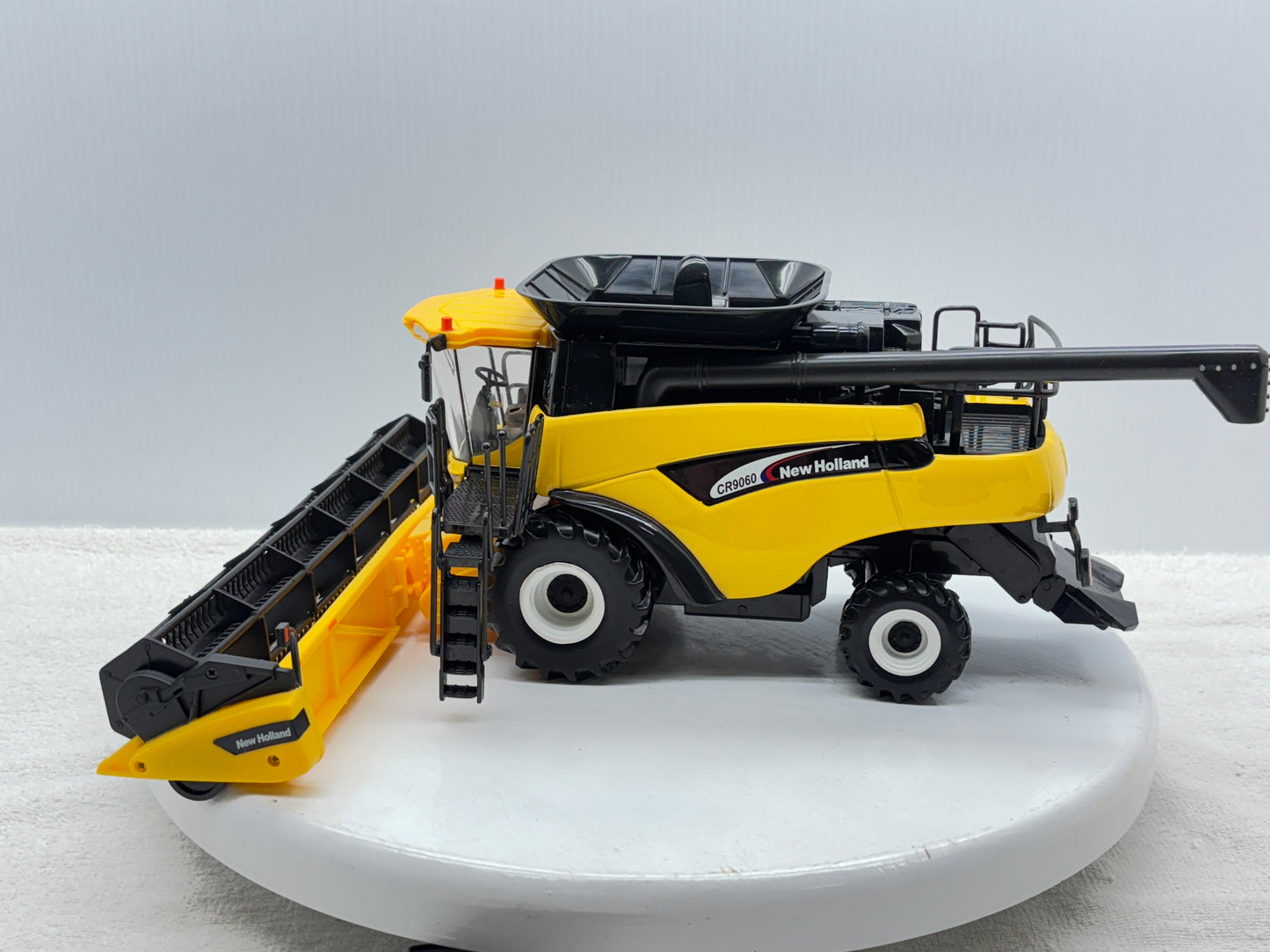 1/16 New Holland CR9060