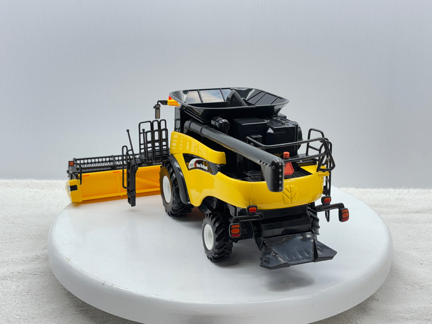 1/16 New Holland CR9060
