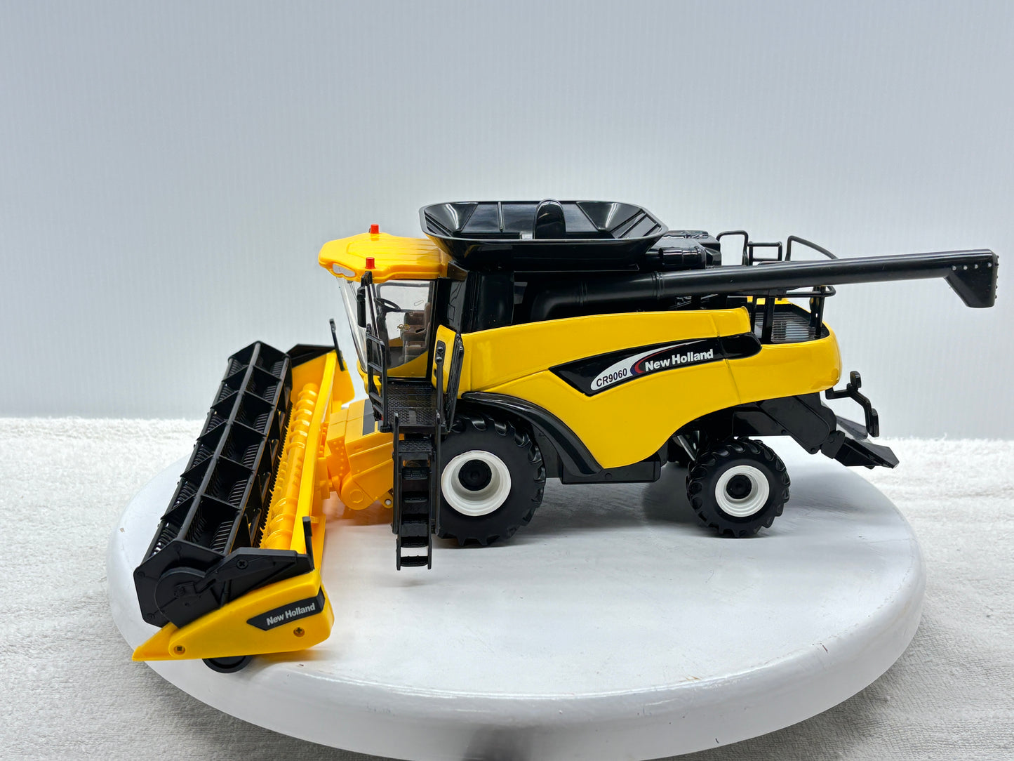 1/16 New Holland CR9060
