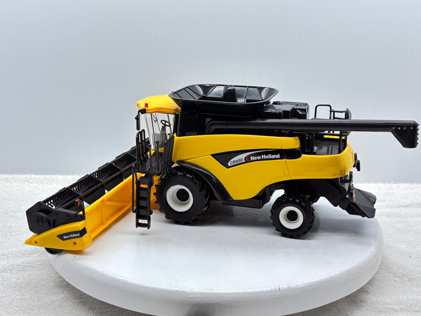 1/16 New Holland CR9060