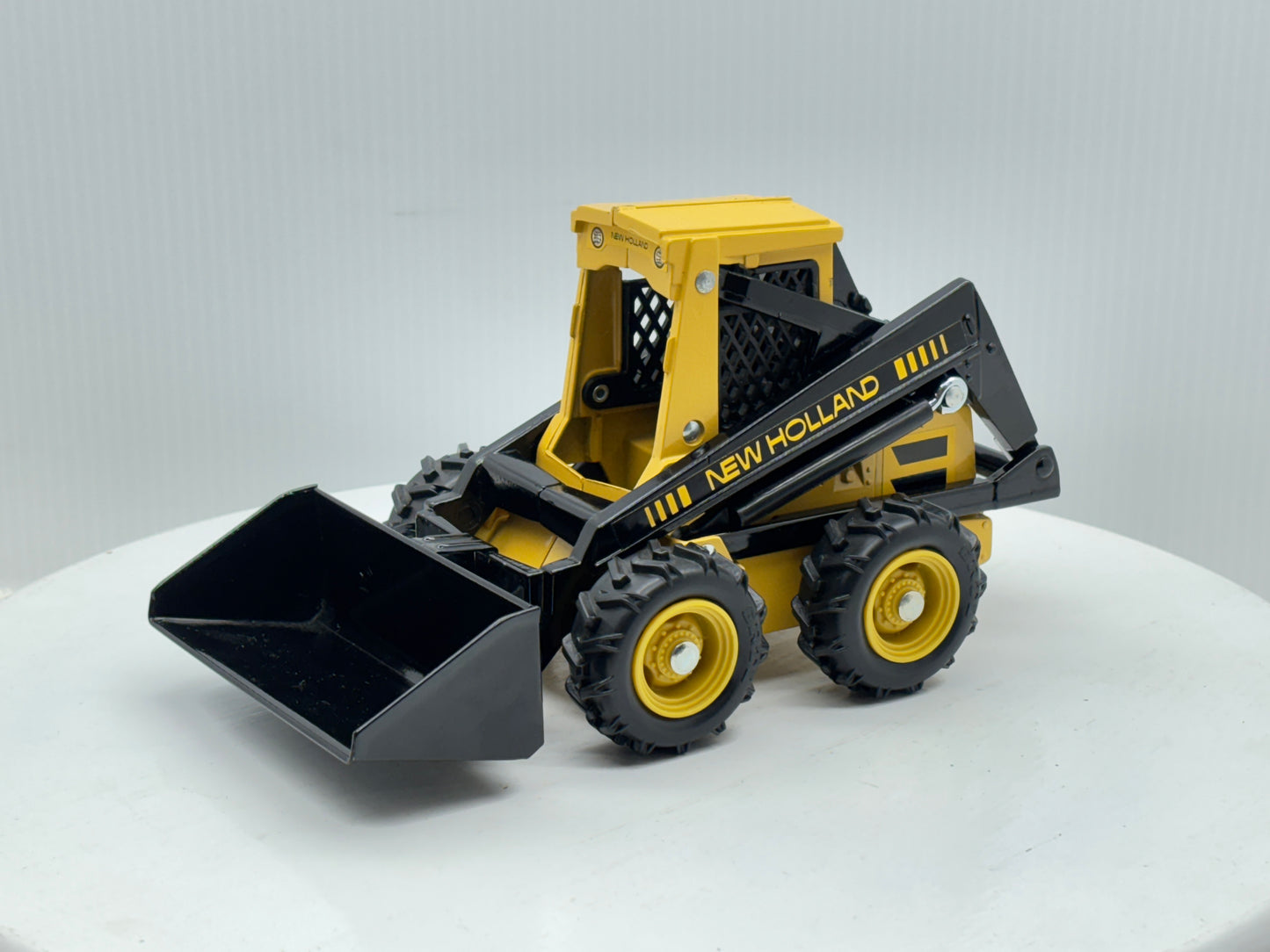 1/16 New Holland Skid-Steer