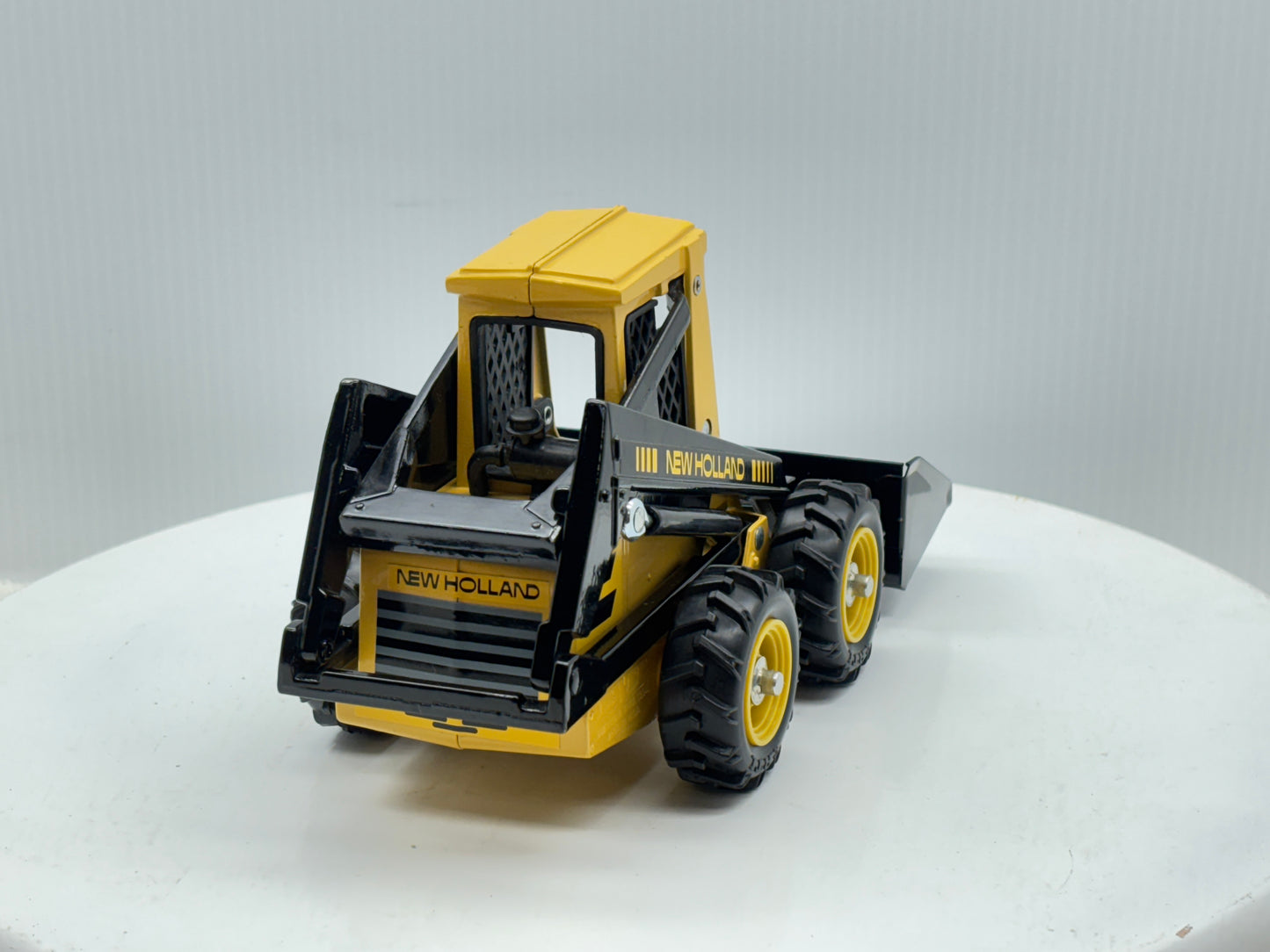 1/16 New Holland Skid-Steer