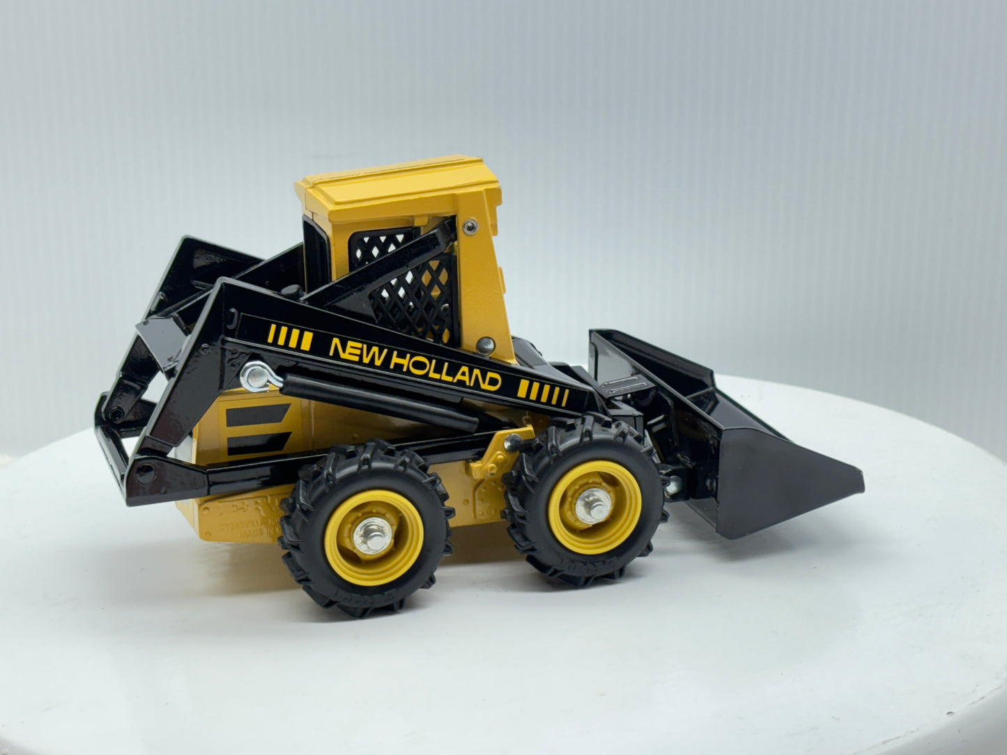 1/16 New Holland Skid-Steer