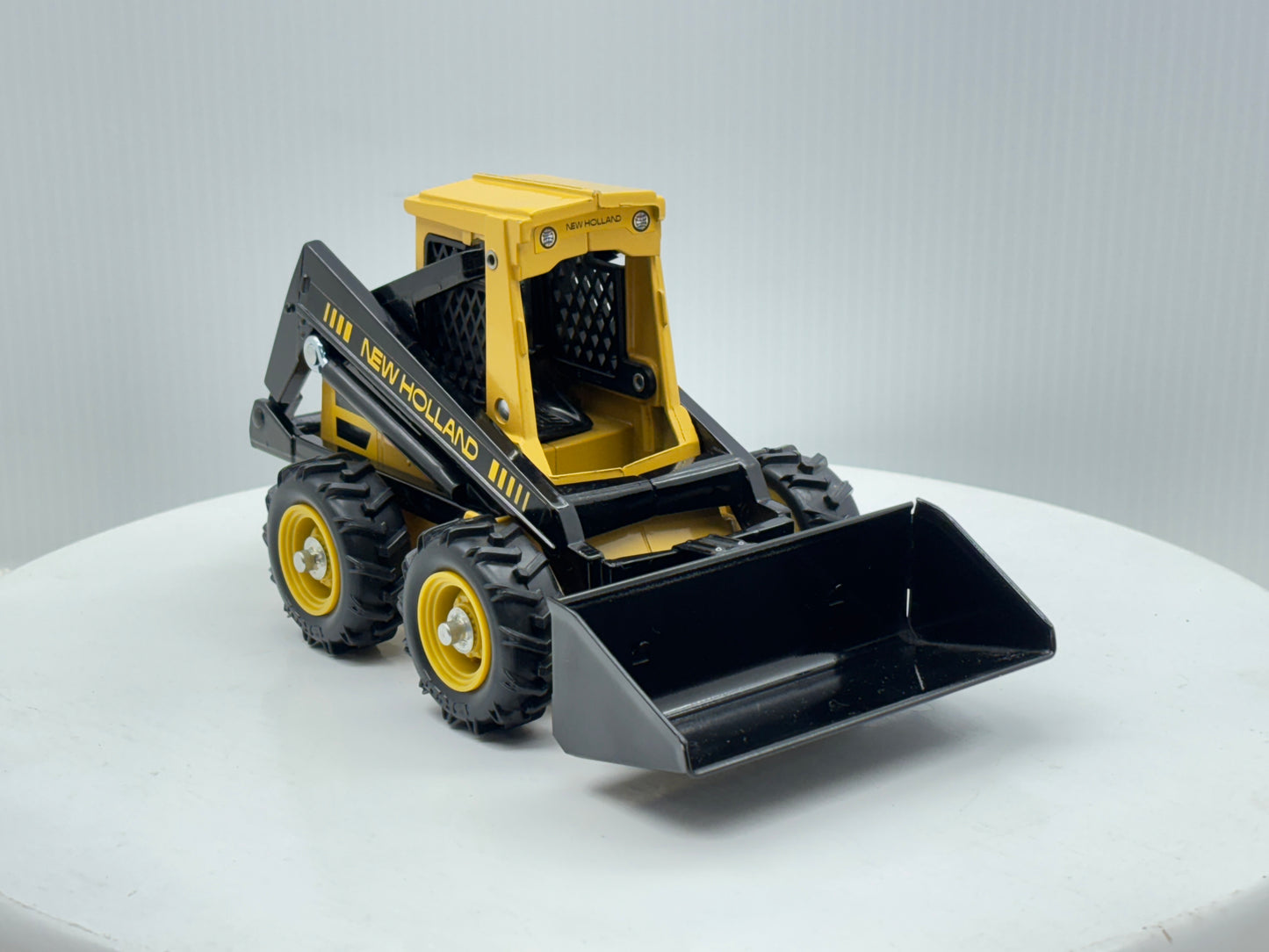 1/16 New Holland Skid-Steer