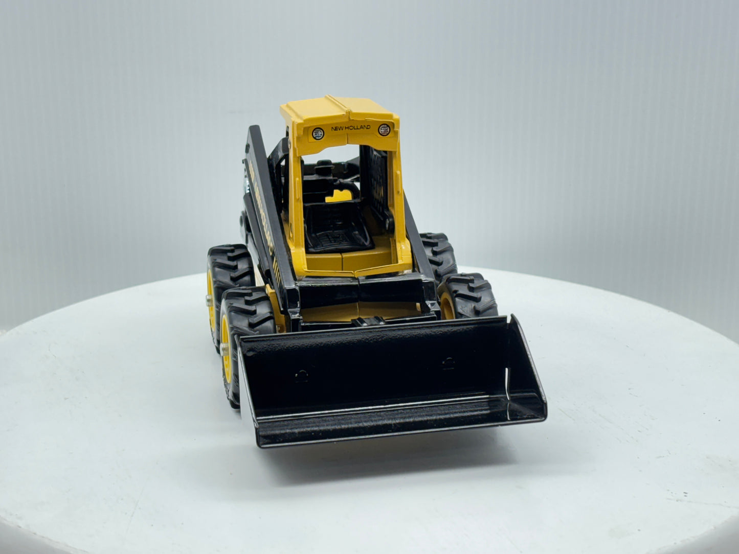 1/16 New Holland Skid-Steer