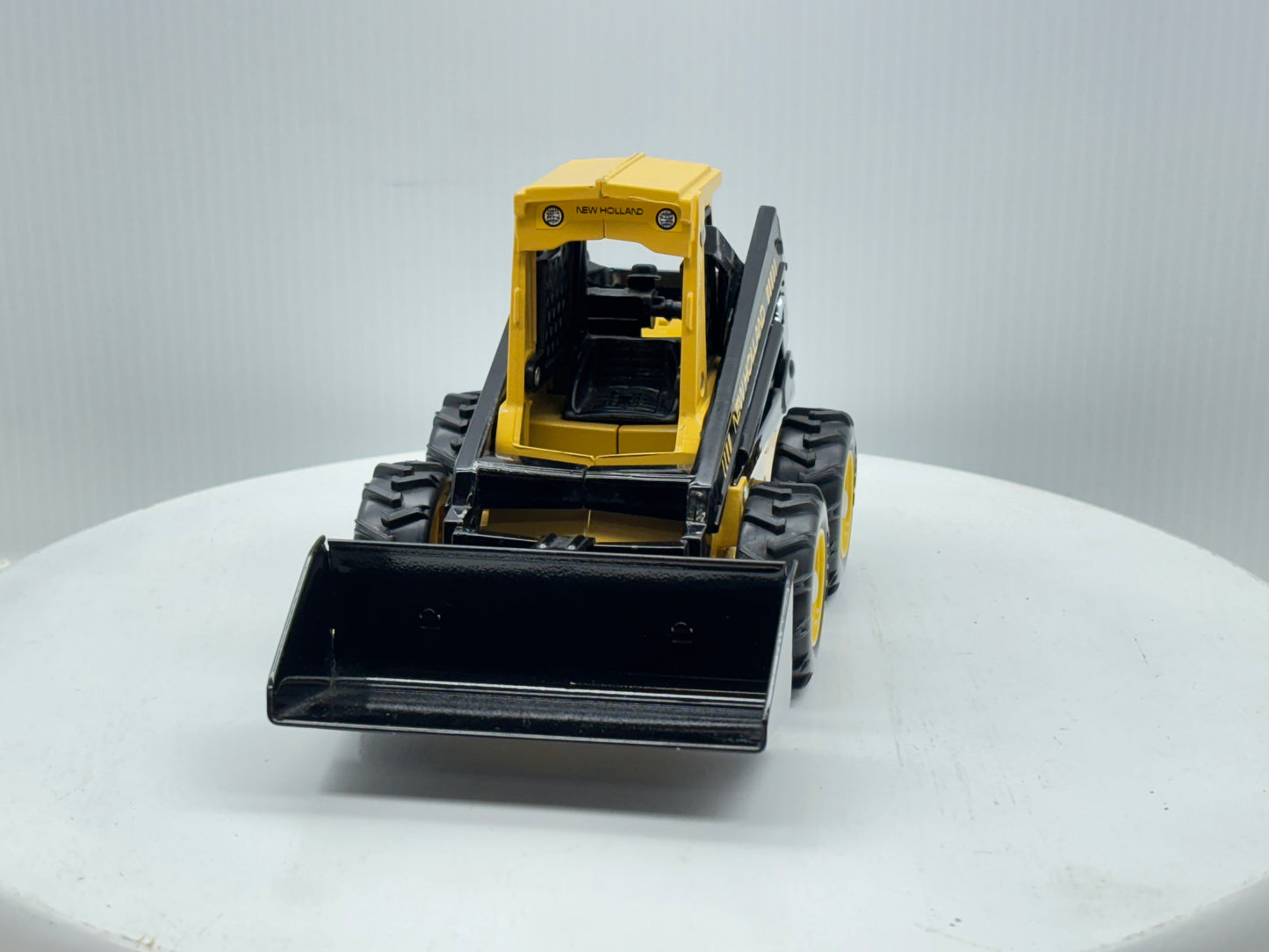 1/16 New Holland Skid-Steer
