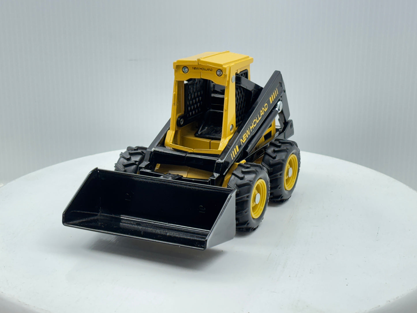 1/16 New Holland Skid-Steer