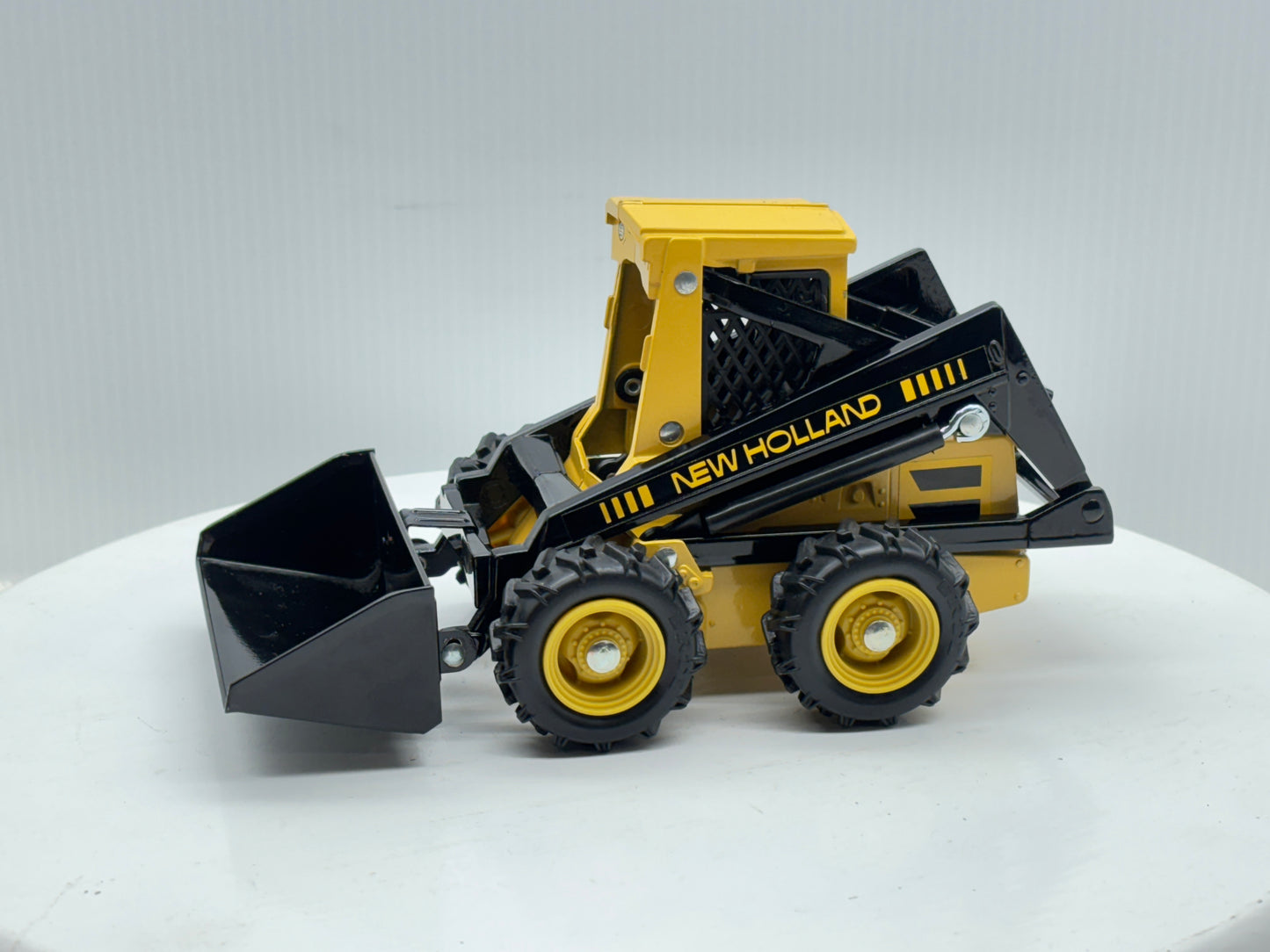 1/16 New Holland Skid-Steer