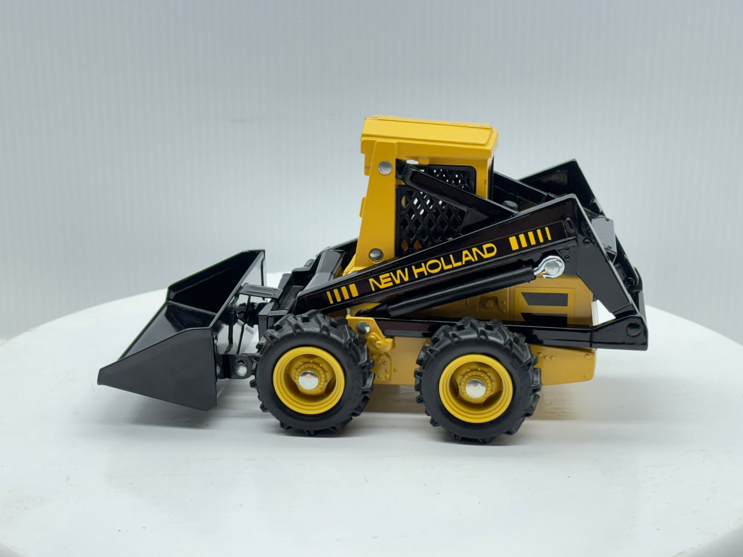 1/16 New Holland Skid-Steer