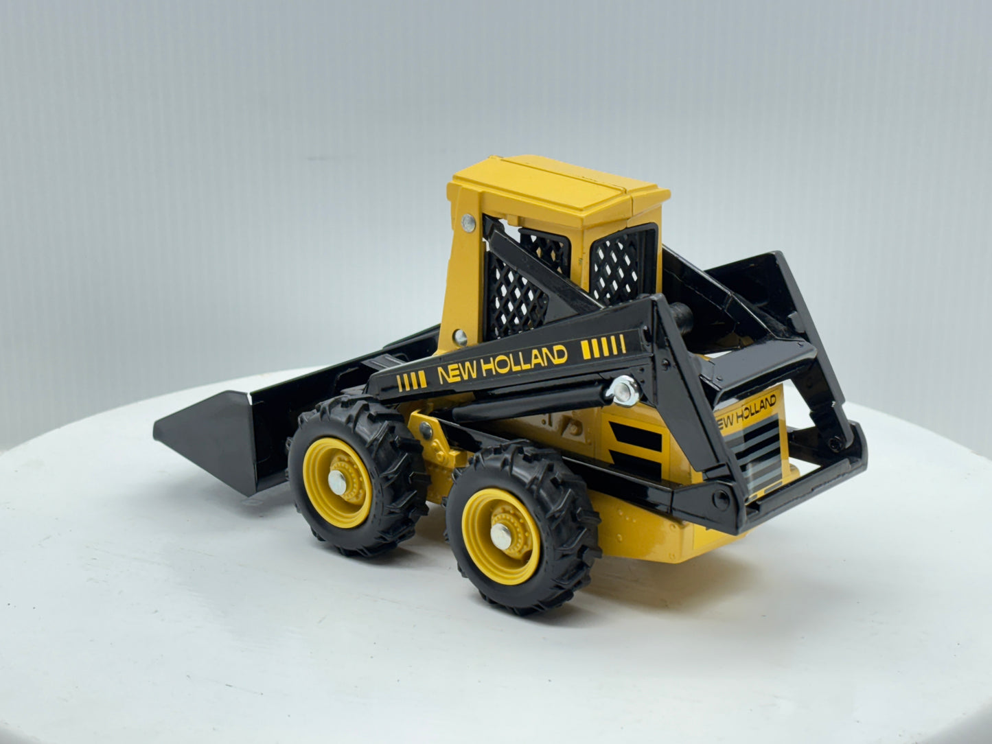 1/16 New Holland Skid-Steer