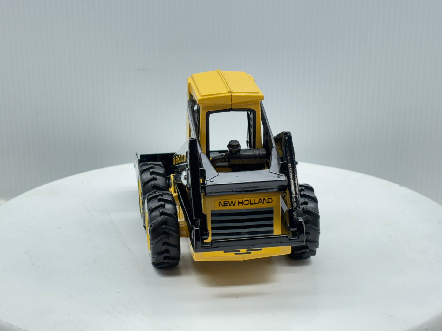 1/16 New Holland Skid-Steer