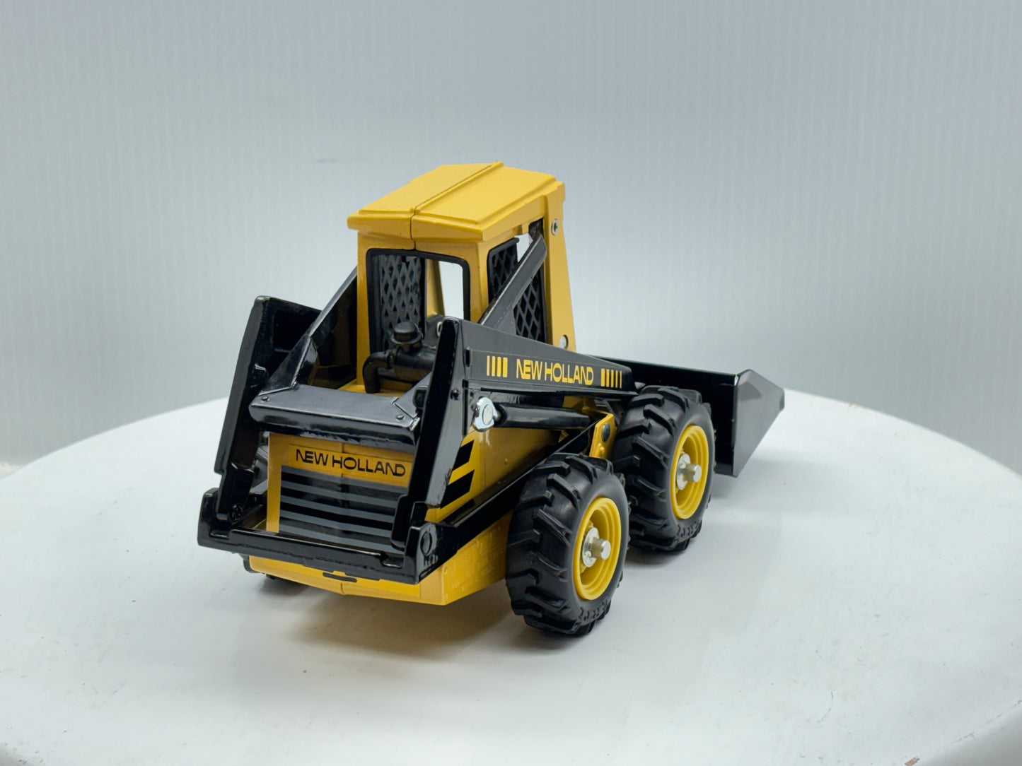 1/16 New Holland Skid-Steer