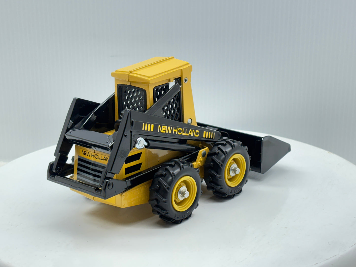 1/16 New Holland Skid-Steer