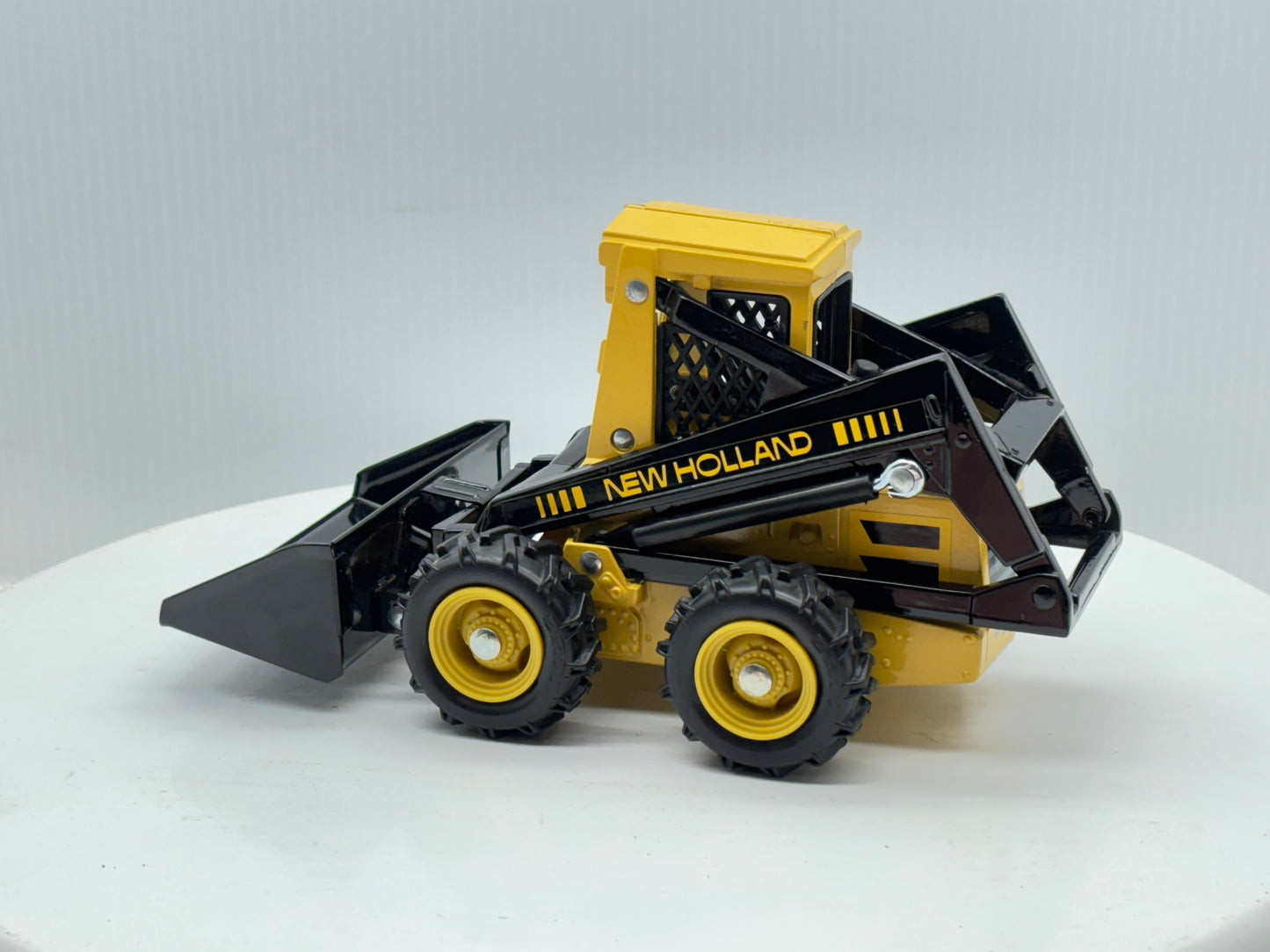 1/16 New Holland Skid-Steer